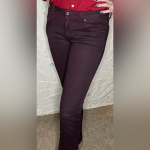 COMFY and BEAUTIFUL maroon jeans pair perfect with boots for women